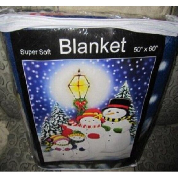 New Snowman Family Polar Fleece Gift Blanket Holiday Christmas Winter Snowflakes - Picture 2 of 2
